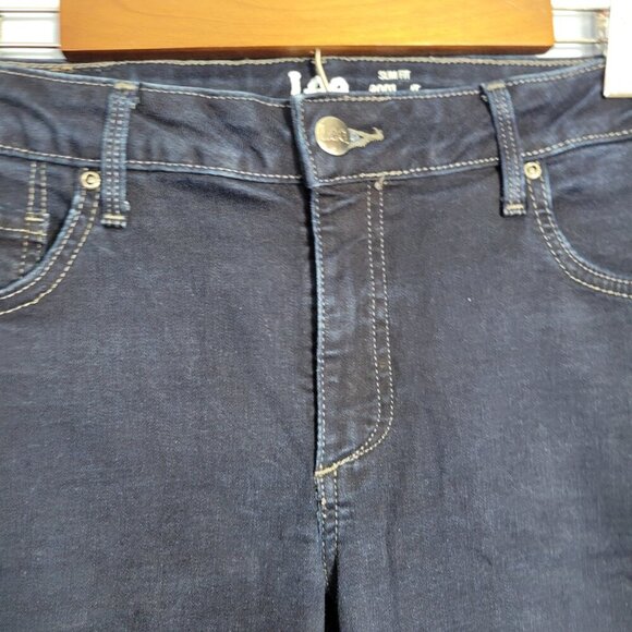 Lee Size 10 Dark Wash Denim Blue Slim Fit Boot Cut Mid Rise Classic Jeans - Picture 4 of 10